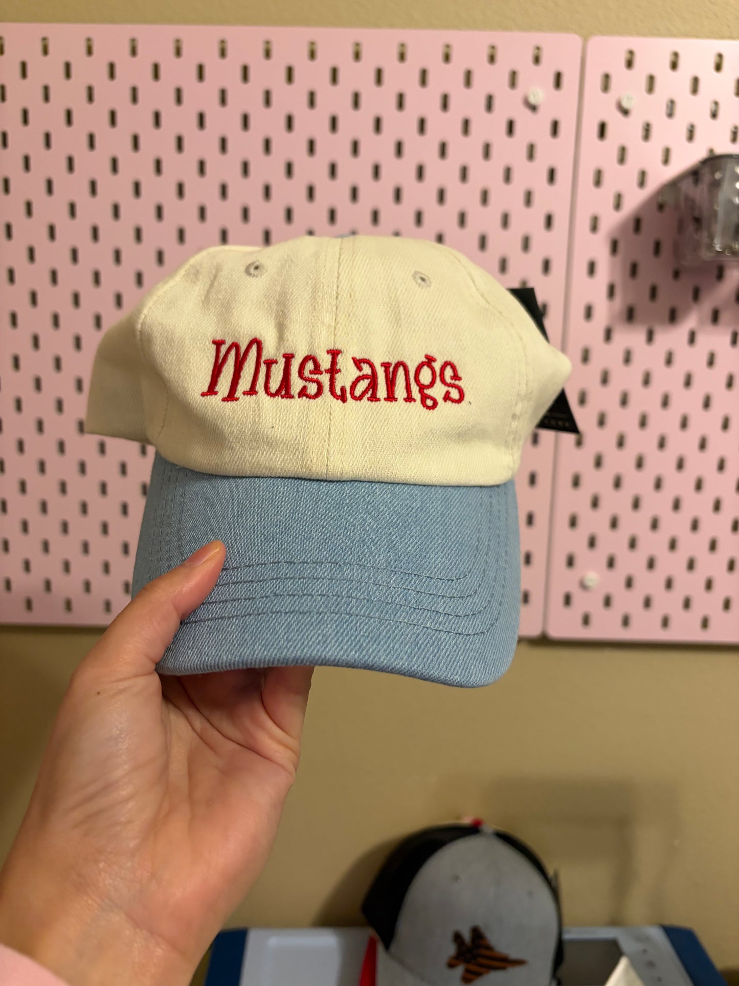 Mustang hat